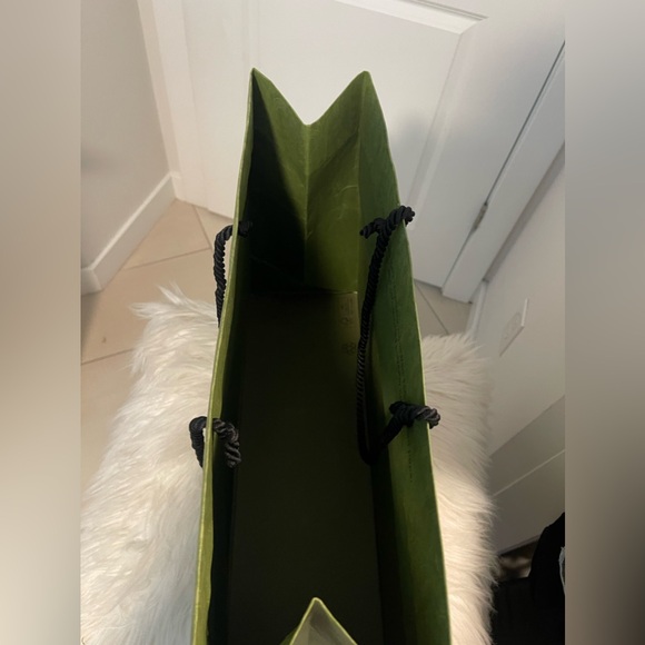 GUCCI LARGE GIFT BAG, GREEN FOLIAGE SHOPPING BAG - Picture 10 of 17